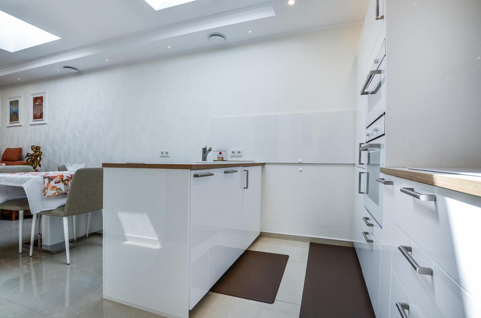 Apartment Stylisch Und Schick, Neue Wohnung, U-bahn 2 Minuten Cologne