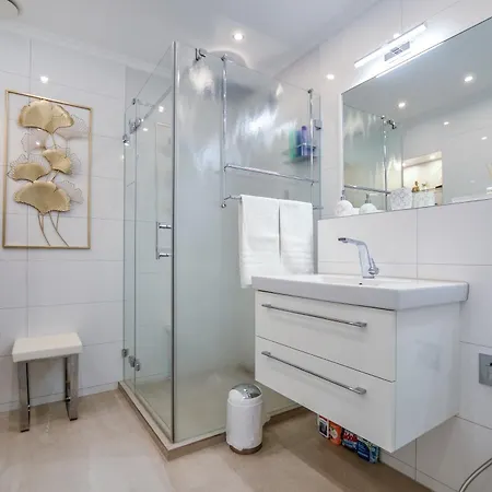 Stylisch Und Schick, Neue Wohnung, U-Bahn 2 Minuten Colonia Exterior foto