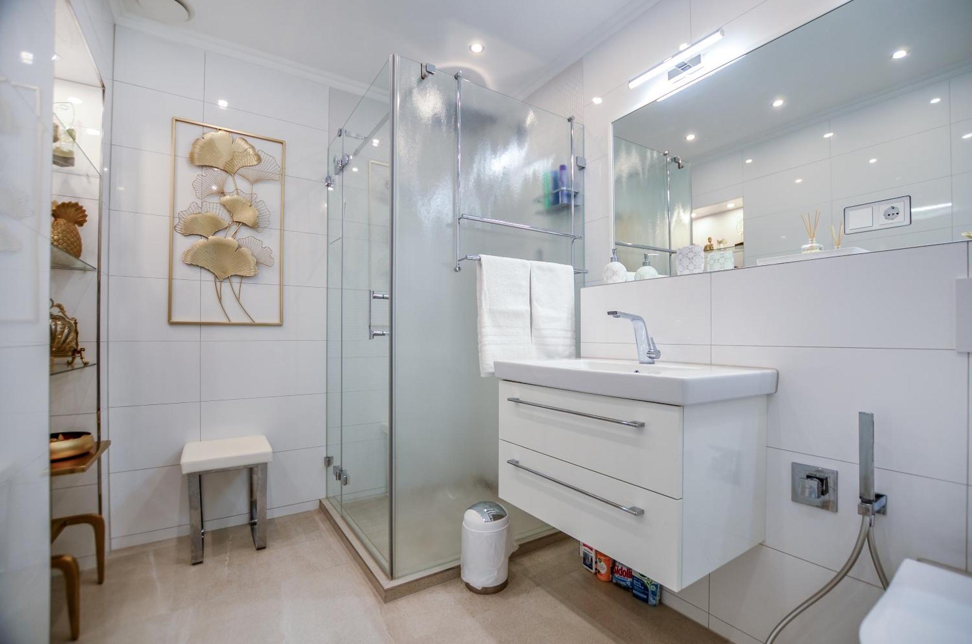 Stylisch Und Schick, Neue Wohnung, U-bahn 2 Minuten Apartamento Colonia